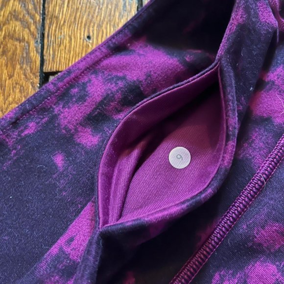 Lululemon Women's Purple Black Tie Dye Cloud Pattern Spandex Yoga Pants Leggings - Picture 4 of 4